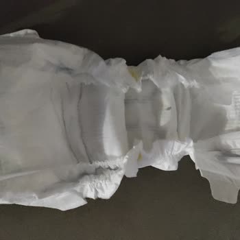 Molfix Bezin İçinde Siyah Bir Şey