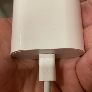 D&R Sahte İPhone Kablosu