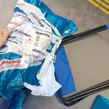 Sürat Kargo Kayseri Aktarma Merkezinde Kargomun İçindekileri Kaybetti