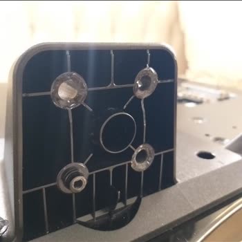 LG Ayak Aparatı Hatalı Ürün Vidalı Ayak Aparatı Koptu