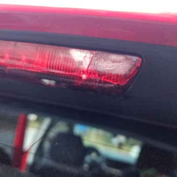 Skoda 3. Arka Stop Lambasının Kırılması