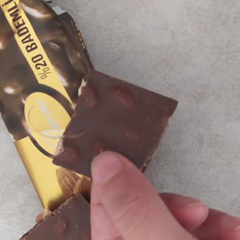 BİM Çikolata İçinde Yabancı Madde