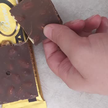 BİM Çikolata İçinde Yabancı Madde