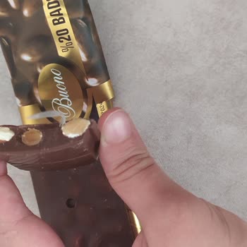 BİM Çikolata İçinde Yabancı Madde