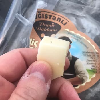 Dağıstanlı Peynir Dükkanı Ne Hijyen Var, Ne Temizlik.