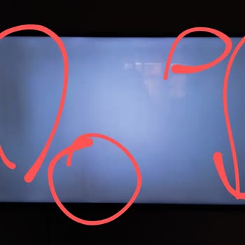 Vestel 49 İnc Ekrandaki Lekeler
