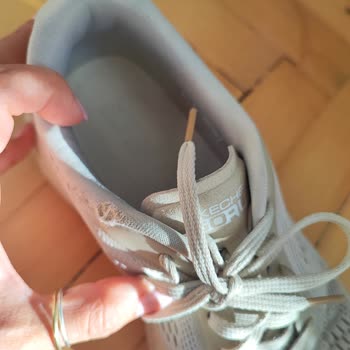 Skechers Ürün Kendiliğinden Eriyor.