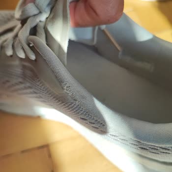 Skechers Ürün Kendiliğinden Eriyor.