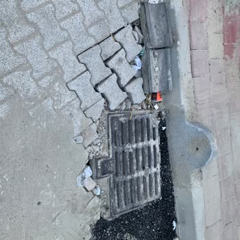 Fatih Belediyesi Sokakta Yapılan Yol Çalışması