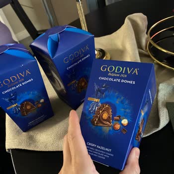 Godiva Bayatlamış Fındık Çikolata ve Gofreti