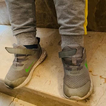 Nike Ayakkabıya Göre Cırt Cırtı Oldukça Kısa Ve Kapanmıyor