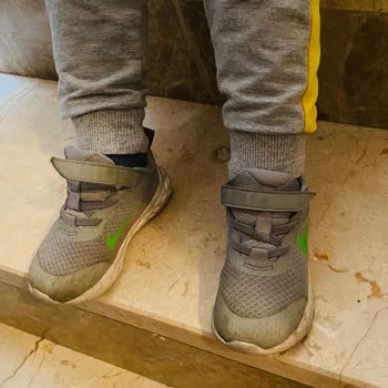 Nike Ayakkabıya Göre Cırt Cırtı Oldukça Kısa Ve Kapanmıyor