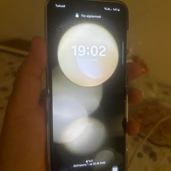 Samsung Telefon Z Flip 5 Kasıyor Ve Şebeke Çekmiyor, Şarjı Çok Hızlı Bitiyor