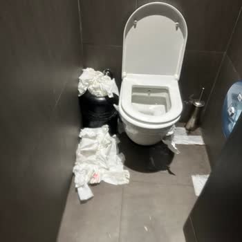 Starbucks Coffee Eskişehir Üniversite Caddesi Şubesi Temizlik Durumu