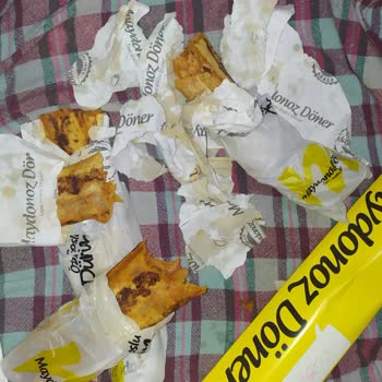 Maydonoz Döner Eskişehir Şubesi Dürümden Cam Çıktı