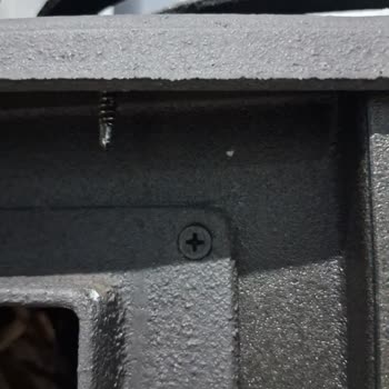 Rekor Grup Soba Üzerinde Ve İçindeki Sivri Vidalar