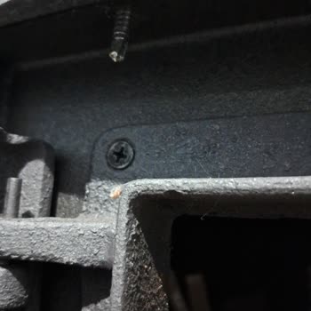 Rekor Grup Soba Üzerinde Ve İçindeki Sivri Vidalar