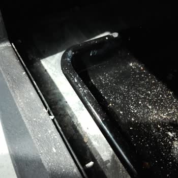 Rekor Grup Soba Üzerinde Ve İçindeki Sivri Vidalar