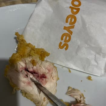 Popeyes Kanlı Tenders Tavuk Ve Tam Pişmemiş Tavuk