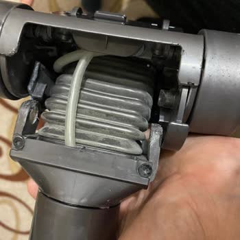 Dyson Süpürgenin Parçaları Kırılmaya Başladı