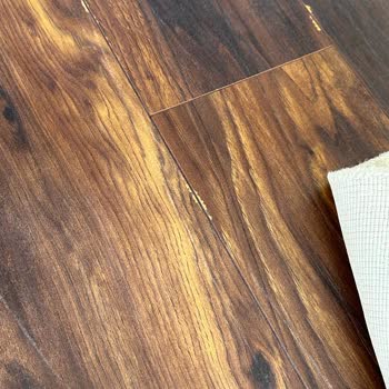 Verox Floor Kahyalar Lamınant Bayı İlgisizliği