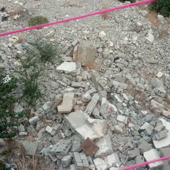 Toroslar Belediyesi Molozların Kalkmaması Ve Çöp Atılması