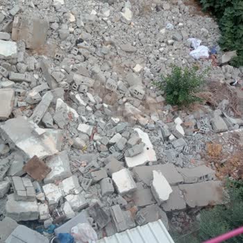 Toroslar Belediyesi Molozların Kalkmaması Ve Çöp Atılması