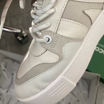 Lacoste Ayakkabı Renginde Eşitsizlik Ve Bazı Yerlerinde Göçük Var