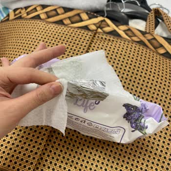 Gülseli Temizlik Ürünleri Islak Mendilin İçerisinde Kağıt