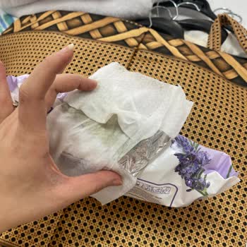 Gülseli Temizlik Ürünleri Islak Mendilin İçerisinde Kağıt