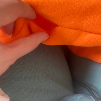 DeFacto Yırtık Eşofman Gönderdi.