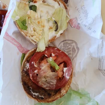 Burger King Hamburgerin İçinden Böcek Çıktı