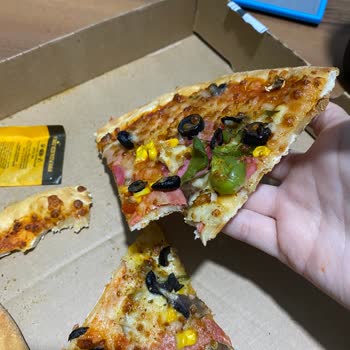 PizzaLazza'nın Getirdiği Pizza Kötü Durumda