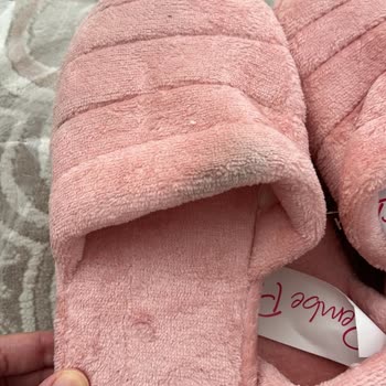 Pembe Potin Kirli Gönderilmiş Ev Terlikleri