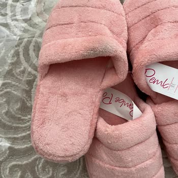Pembe Potin Kirli Gönderilmiş Ev Terlikleri