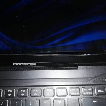 Monster Notebook Abra A7 V14.3.4 Menteşe Arızası