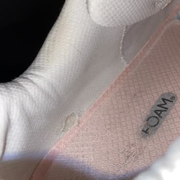 Skechers 2 Aylık Ayakkabı İç Tabanınında Parçalanma Olması