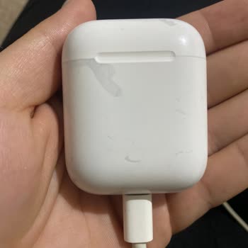 Apple Airpods Kutusunda Siyah Lekeler
