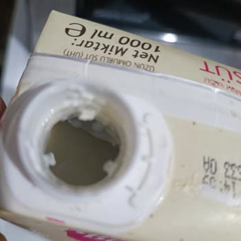 A101 Bozuk Süt Satılıyor