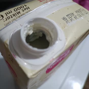 A101 Bozuk Süt Satılıyor