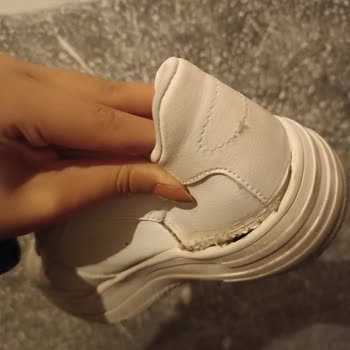 Bershka'dan Aldığım Ayakkabının Yırtılması