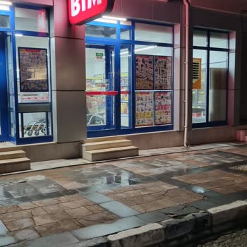 BİM Müşteriyi Kapanış Saatinden Önce İçeriye Almamak