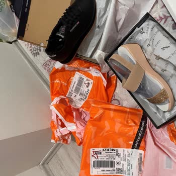 Reebok Ayakkabı Yerine Terlik Göndermek (! )