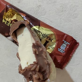 Magnum Bademli Dondurma Yarısı Yok