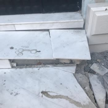 Enerya Aydın Enerya Merdivenlerimi Kepçeyle Kırdı