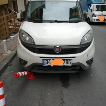 File Market Dağıtıma Acının Engelli Dubasının Üzerine Çıkması.