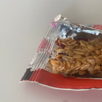Züber Kırmızı Meyveli Bar Ürününün İçinden Kıl Vb. Ürün Çıkması