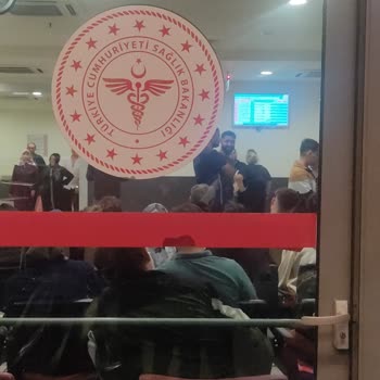 Prof. Dr. Cemil Taşçıoğlu Şehir Hastanesi Acilde Sadece 1 Doktor Var 4 Saattir Bekliyorum!