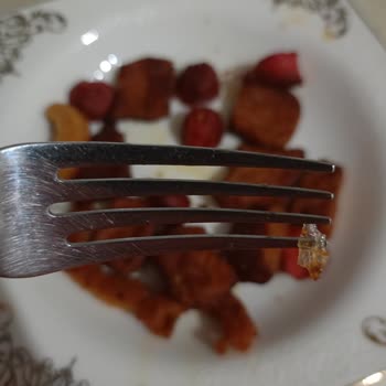 Lezita Acılı Kebap - İçinden Naylon Çıkması.