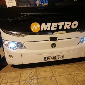 Metro Turizm Ağzına Kadar Dolu Bagaj Ve Araç İçinde Emanet Taşıma